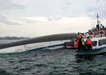 Përmbytet varka me turistë, humbin jetën 15 persona