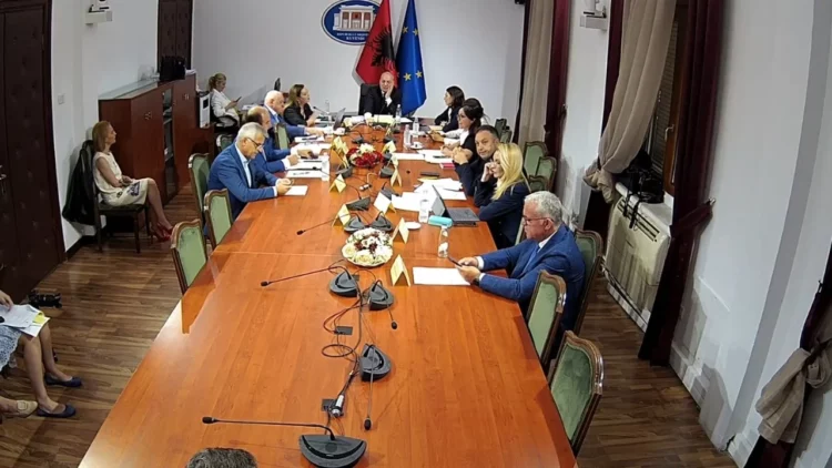 Opozita propozon dënimin e thirrjeve të ministres serbe, socialistët votojnë kundër