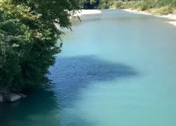 Berat/ Punonte në arë me babanë, 15-vjeçari hyri në lumë për t’u freskuar, por nuk doli më
