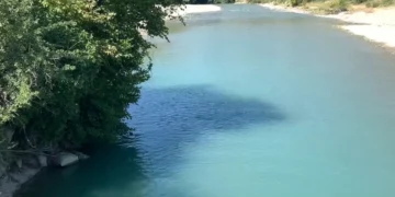 Berat/ Punonte në arë me babanë, 15-vjeçari hyri në lumë për t’u freskuar, por nuk doli më