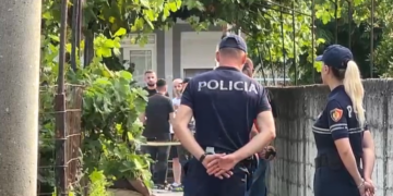 Ngjarje e rëndë në Fier! Burri vret ish-vjehrrin dhe plagos ish-vjehrrën, merr peng ish-bashkëshorten e tij
