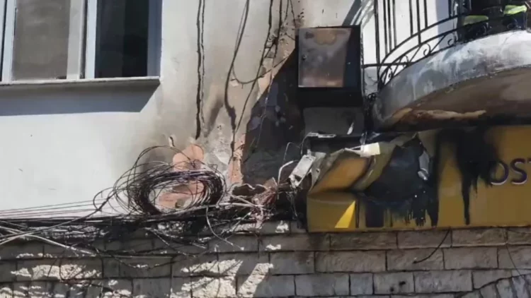 Shkëndija elektrike shkakton zjarr pranë Postës në Gjirokastër, stakohet energjia në gjithë qytetin