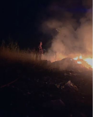 Gjirokastër, zjarri përfshin një sipërfaqe toke brenda qytetit
