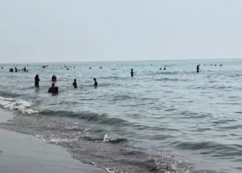 Një burrë pëson arrest kardiak menjëherë pasi futet në det në Pishporo