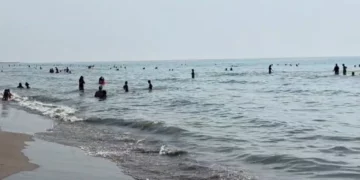 Një burrë pëson arrest kardiak menjëherë pasi futet në det në Pishporo