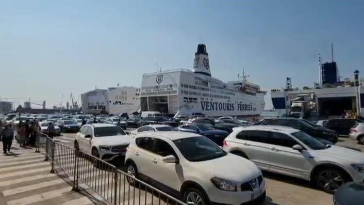 Mbi 25 mijë veta hyjnë nga Morina në vetëm 3 orë! Mijëra udhëtarë edhe në Portin e Durrësit dhe Vlorës