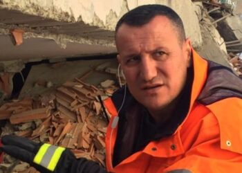 Ç’po ndodh? Në mes të zjarreve, jep dorëheqjen drejtori i Shërbimit Zjarrfikës, Arben Cara: E pashë të arsyeshme…