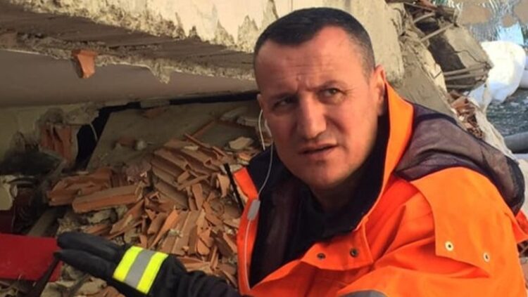 Ç’po ndodh? Në mes të zjarreve, jep dorëheqjen drejtori i Shërbimit Zjarrfikës, Arben Cara: E pashë të arsyeshme…