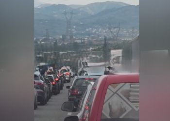 Trafik i rënduar në autostradën Tiranë-Elbasan, varg kilometrik automjetesh