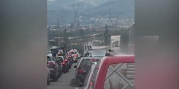 Trafik i rënduar në autostradën Tiranë-Elbasan, varg kilometrik automjetesh