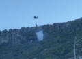 Vazhdon beteja me flakët në Krujë/ Dy helikopterë të ushtrisë ndërhyjnë nga ajri