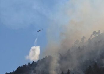 Zjarri në Gurë-Lurë, dërgohen dy helikopterë dhe 2 avionë ‘Air Tractor’ për shuarjen