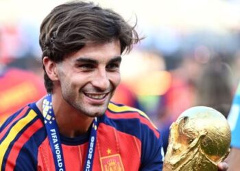 Ferran Torres nuk del në stërvitje, Barcelona e shet te Paris SG! Vlahovic firmos me Besiktas