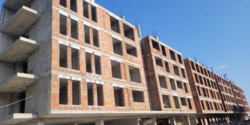 Durrës/ Punëtorit të ndërtimit i bie të fikët, 40-vjeçari ndërron jetë pasi u transportua në spital