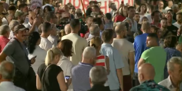 Inxhinieri nga Italia braktis pushimet për protestën: Berisha dhe Rama, dy tradhtarët më të mëdhenj të kombit