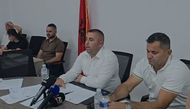 Mbledhje në Bashkinë e Selenicës/ Kryebashkiaku Bellaj kundërshton shkrirjen me Vlorën