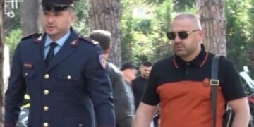 Ish-zyrtari i Policisë akuzohet për kanosjen e punonjësve të një hoteli në Dhërmi