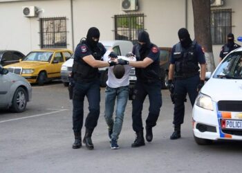 Përplasje me armë zjarri në Tiranë/ Policia: Arrestohen 4 persona, 2 në kërkim