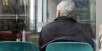 Itali, gjykata pezullon martesën e 86-vjeçarit me shqiptaren 35 vite më të re