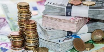 Këmbimi valutor 5 gusht/ Me sa blihen e shiten dollari dhe euro, çfarë ndodh me monedhat e tjera