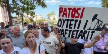 Harta e re/ Qytetarët e Patosit dhe Rrogozhinës në protestë, Këshillat e Libohovës dhe të Klosit kundër shkrirjes së bashkive!