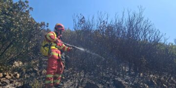 Mbrojtja Civile: 418 ha sipërfaqe e djegur në 24 orë, nga 45 vatra zjarri, 12 ende aktive