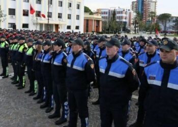 Hyn në fuqi ligji i ri për Policinë e Shtetit: Ndryshimet, nga sistemi i gradave dhe emërimet tek rikthimi i Postës së Policisë