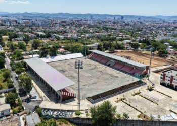 FSHF vijon investimet në “Arena e Demave”, avancojnë punimet për bazamentin dhe sistemin e vaditjes së fushës
