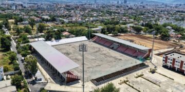 FSHF vijon investimet në “Arena e Demave”, avancojnë punimet për bazamentin dhe sistemin e vaditjes së fushës