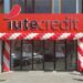 Lute Credit zhvat qytetarët: Kredi të shpejta, interesa të larta dhe fitime miliona euro