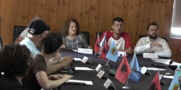 Këshilli Bashkiak i Rrogozhinës kundër shkrirjes me Kavajën, miraton projektvendimin: Interesi i qytetarëve mbi çdo bindje politike