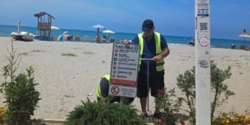 Sezoni po mbaron, Agolli do blejë 250 MLN lekë çadra dhe shezlone/ Tre tendera për pajisjen e plazheve të Durrësit, i marrin biznesmenët e Niklës