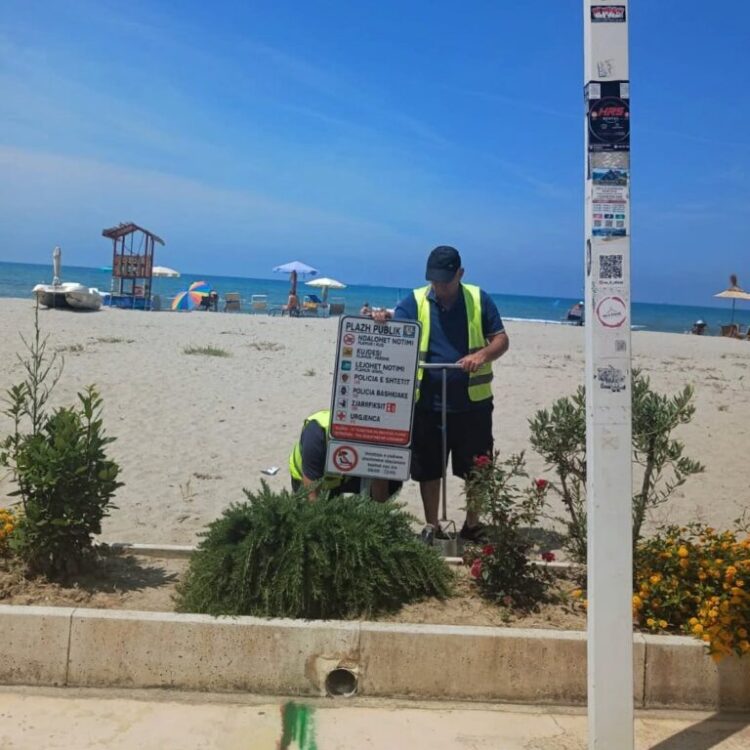 Sezoni po mbaron, Agolli do blejë 250 MLN lekë çadra dhe shezlone/ Tre tendera për pajisjen e plazheve të Durrësit, i marrin biznesmenët e Niklës