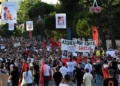 Mediat ndërkombëtare i bëjnë jehonë protestës: Shqiptarët vazhdojnë të kërkojnë dorëheqjen e panegociueshme të kryeministrit