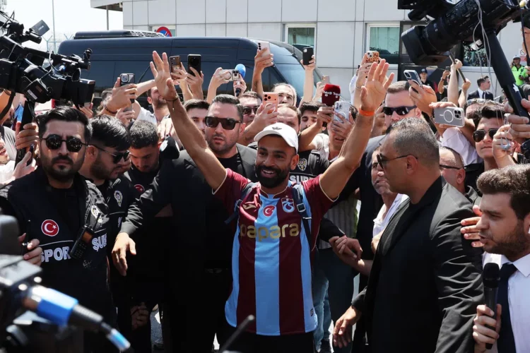 Salah pritet si ‘Faraon’ në Stamboll nga mijëra tifozë të Trabzonsporit