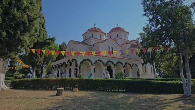 “Pashka e verës” në Durrës, qindra besimtarë shkojnë në Shën Vlash për 15 gushtin