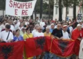 Tubimi përpara Kryeministrisë, protestuesi humb ndjenjat, kërkohet ndërhyrja e një mjeku