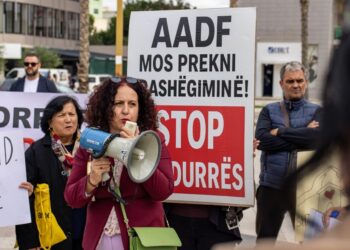 Rama tërhiqet nga TID pas protestave në Durrës, shfuqizon vendimin për rindërtime në lagjen historike