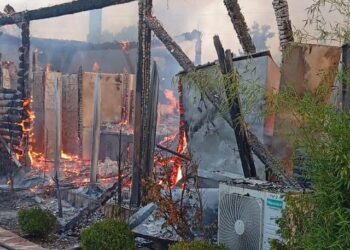 Flakët shkrumbojnë restorantin e resortit “Mesopotam” në aksin Sarandë–Syri i Kaltër