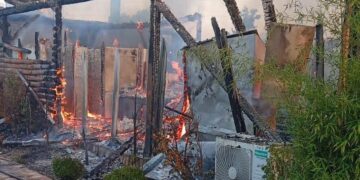 Flakët shkrumbojnë restorantin e resortit “Mesopotam” në aksin Sarandë–Syri i Kaltër