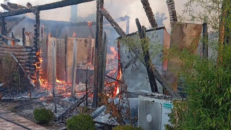 Flakët shkrumbojnë restorantin e resortit “Mesopotam” në aksin Sarandë–Syri i Kaltër