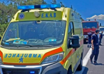 Aksident i rëndë në Greqi/ Nënë e bir nga Shqipëria humbin jetën, makina u përplas me një kamion