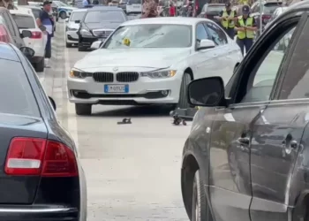 Aksident në Vlorë/ Automjeti përplas një monopatinë, plagoset rëndë drejtuesi i mjetit elektrik