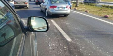 Aksident zinxhir në autostradën Durrës-Tiranë, përplasen 7 automjete