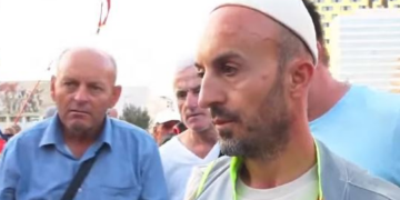 Aktivisti Arben Kola: Do e hedhim Ramën jo vetëm nga karrigia, por do e shpallim edhe ‘non grata’ për tradhti