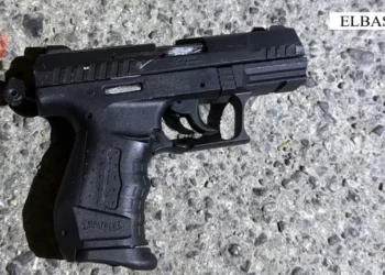 Kërcënoi me armë policët që kërkonin vëllain e tij, arrestohet 41-vjeçari në Elbasan