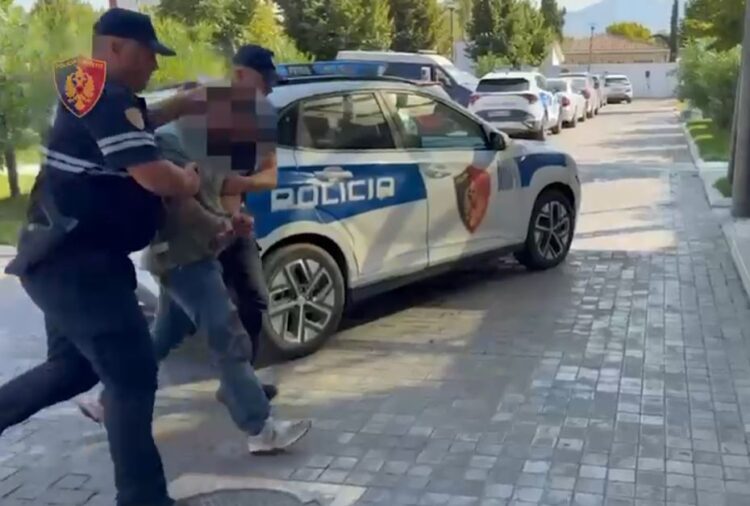 Plagosi me thikë administratorin e pallatit ku banonte, arrestohet 35-vjeçari në Tiranë (Emri)