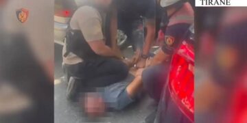 Po transportonin mbi 5.2 kg heroinë dhe kokainë drejt Durrësit, arrestohen dy persona në Tiranë