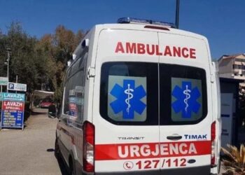 Me traumë në kokë/ Pushuesi italian rrëzohet nga shkëmbi, dërgohet drejt spitalit