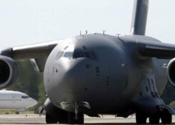 Avioni ushtarak amerikan u pa mbi Moskë, drejtori i CIA-s zhvillon vizitë sekrete në Rusi